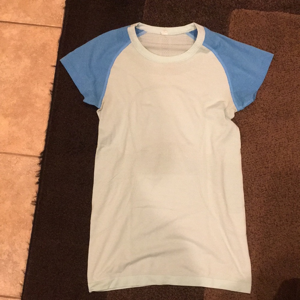 Lululemon t shirt